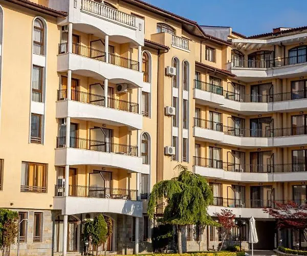 Апартамент Sunny In A Complex With A Pool And Gym By Flаt Manаger